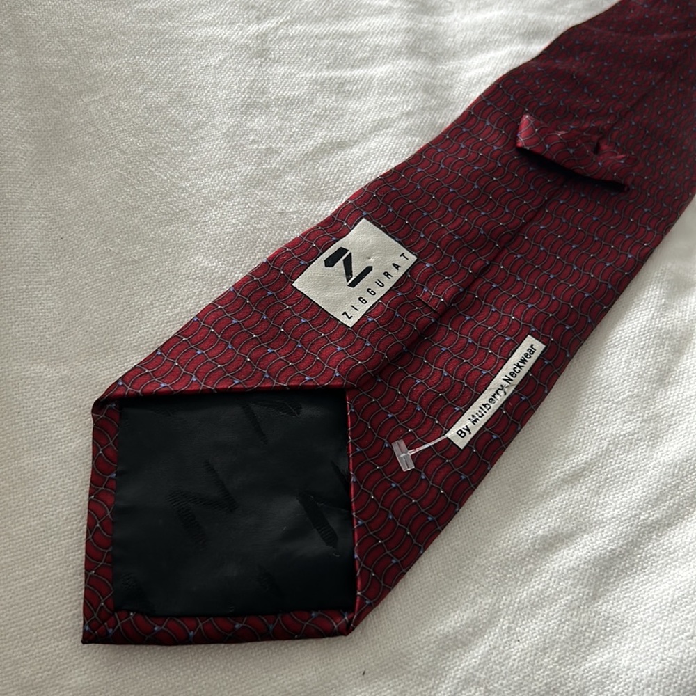 Ziggurat By Mulberry Neckwear Red Blue Printed 100%‎ Silk Tie - Picture 4 of 5